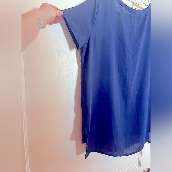 Women’s shortsleeved chiffon blouse with vented sides, size M, by Soprano - Picture 4 of 4